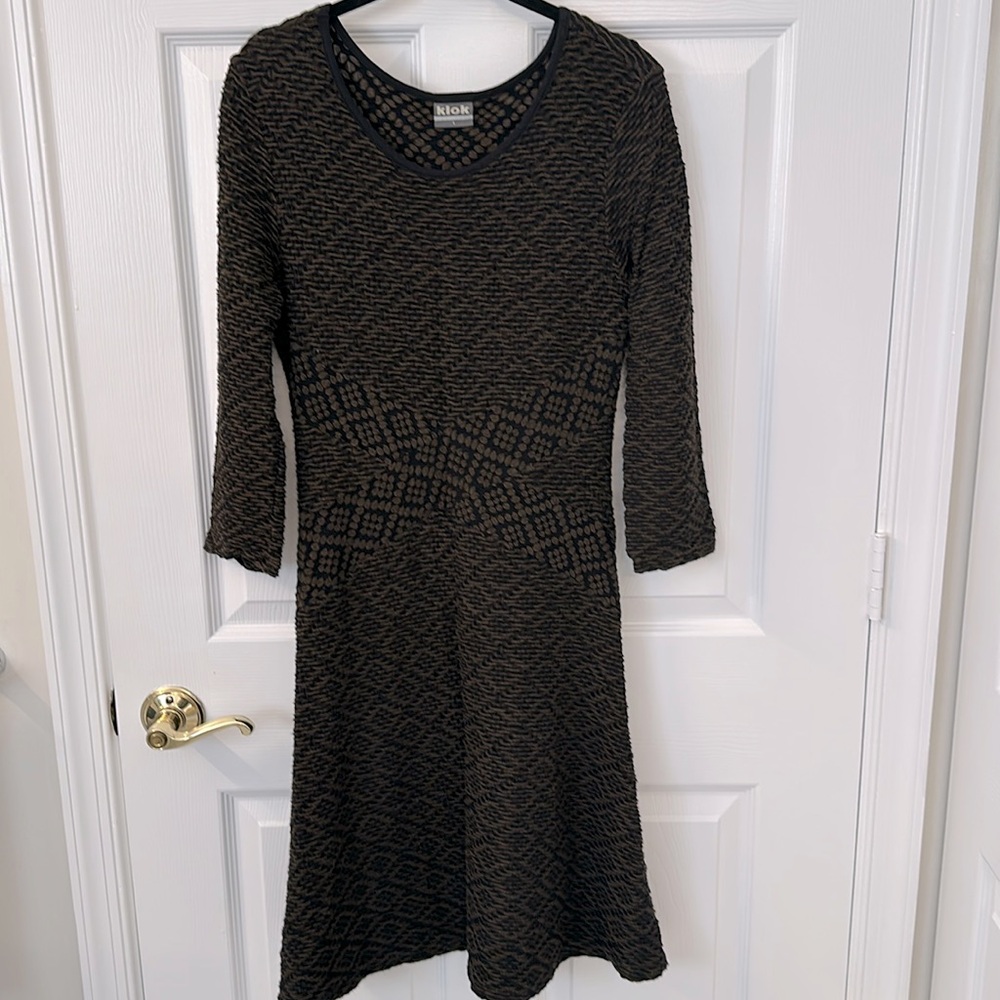 Bown and Black Dress stretchy Fabric Super Comfy Size Large by Klok